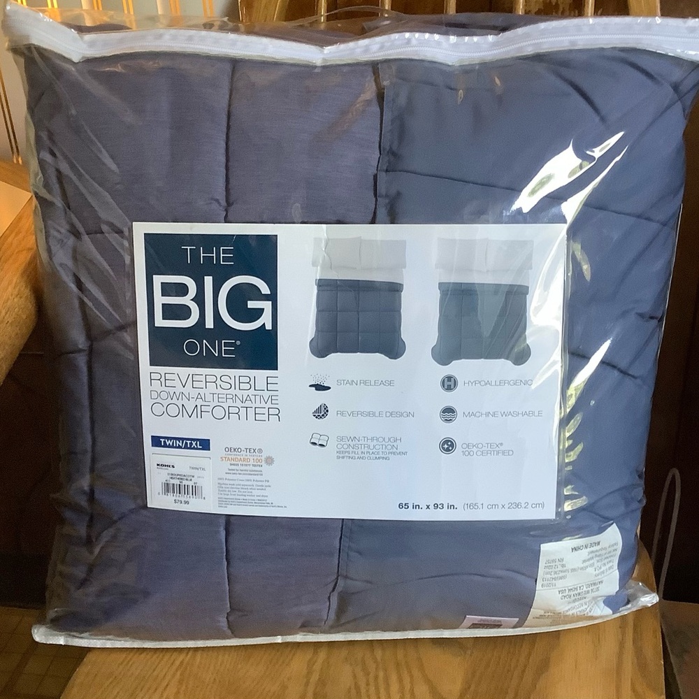 New in bag with Tags “The Big One” Twin Size XL Blue Quilt Comforter Reversible